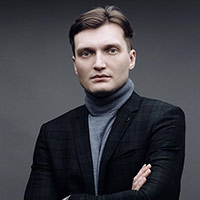 Роман Медный
